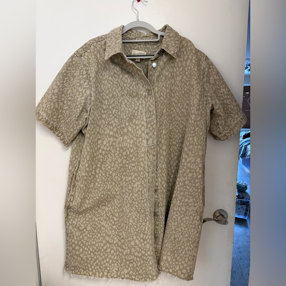 Universal Thread Patterned Tan Button Down Shirt - image 1